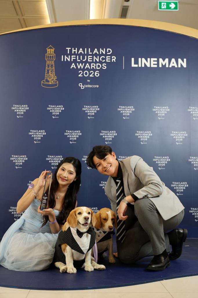 เจ้ามู่ทู่ และ มีทู จากเพจ BigMootoo ร่วมรับรางวัล