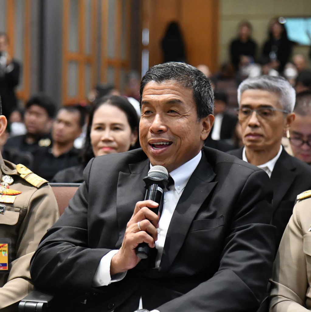 นายชัชชาติ สิทธิพันธุ์ ผู้ว่าราชการกรุงเทพมหานคร