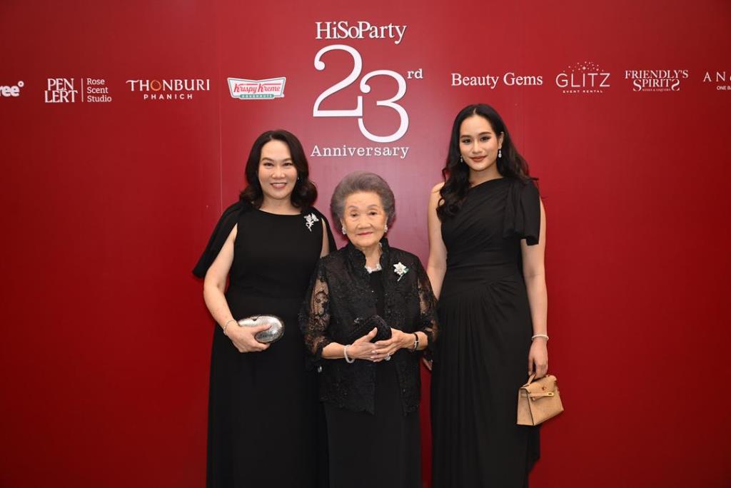 สุกุลยา เอื้อวัฒนะสกุล, มุกดา จิราธิวัฒน์ เอื้อวัฒนะสกุล และพาณิภัค เพ่งศรี