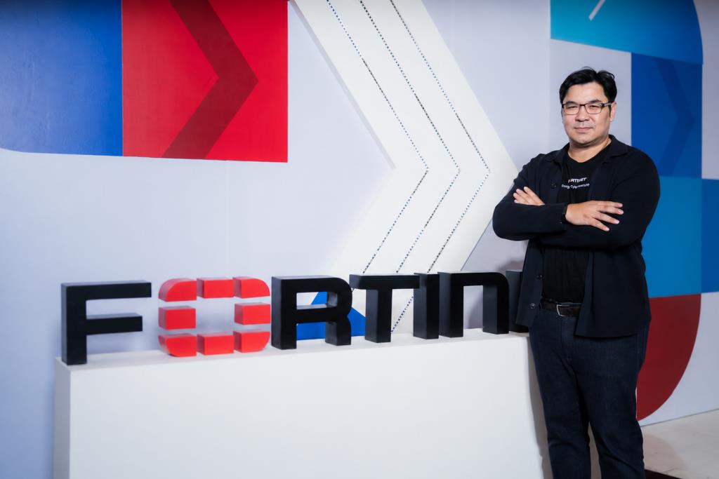   ศุภกรเผยว่า 1 ใน Top 3 ผลิตภัณฑ์หรือกลุ่มธุรกิจดาวรุ่งของ Fortinet ในปีนี้ยังเป็น Security Operations (SecOps) ที่ขับเคลื่อนด้วย AI 