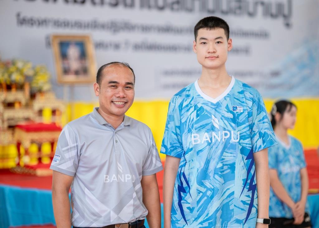 นายวรวุฒิ บุตตะ ครูผู้ช่วย โรงเรียนเทศบาล 1 โพศรี สังกัดสำนักการศึกษาเทศบาลนครอุดรธานี และ น้องอาไช้ ธนกฤต อึ้งมณีประเสริฐ