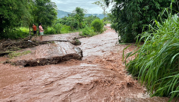 สภาพฝนตกหนัก เกิดน้ำป่าไหลหลากทะลักเข้าท่วมบ้านเรือนประชาชน ในพื้นที่อ.วังสะพุง จ.เลย
