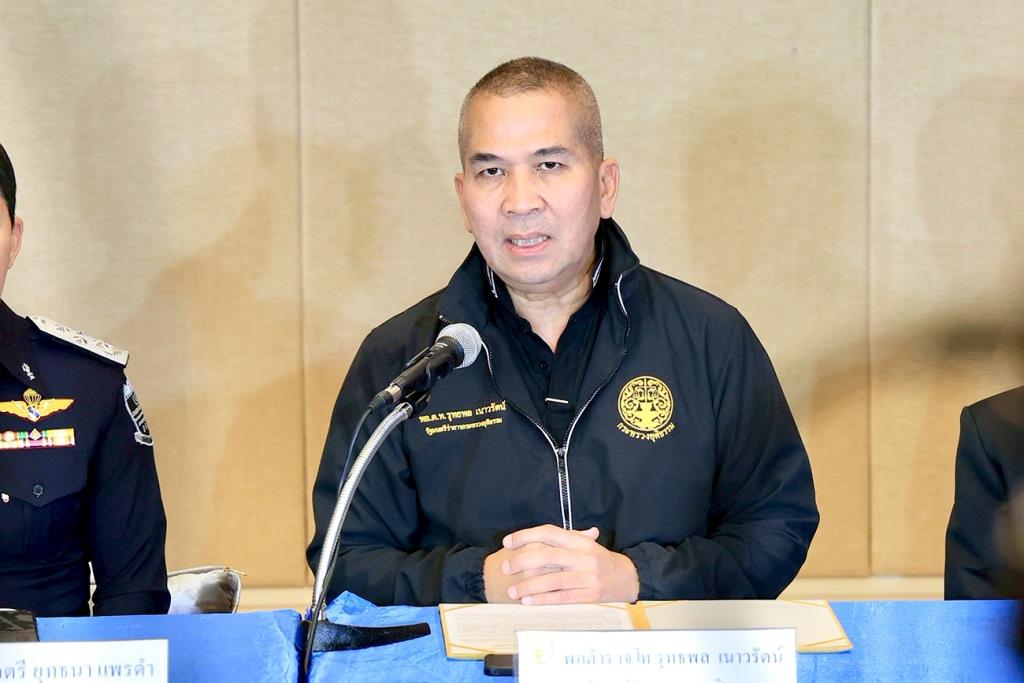 พล.ต.ท.รุทธพล เนาวรัตน์