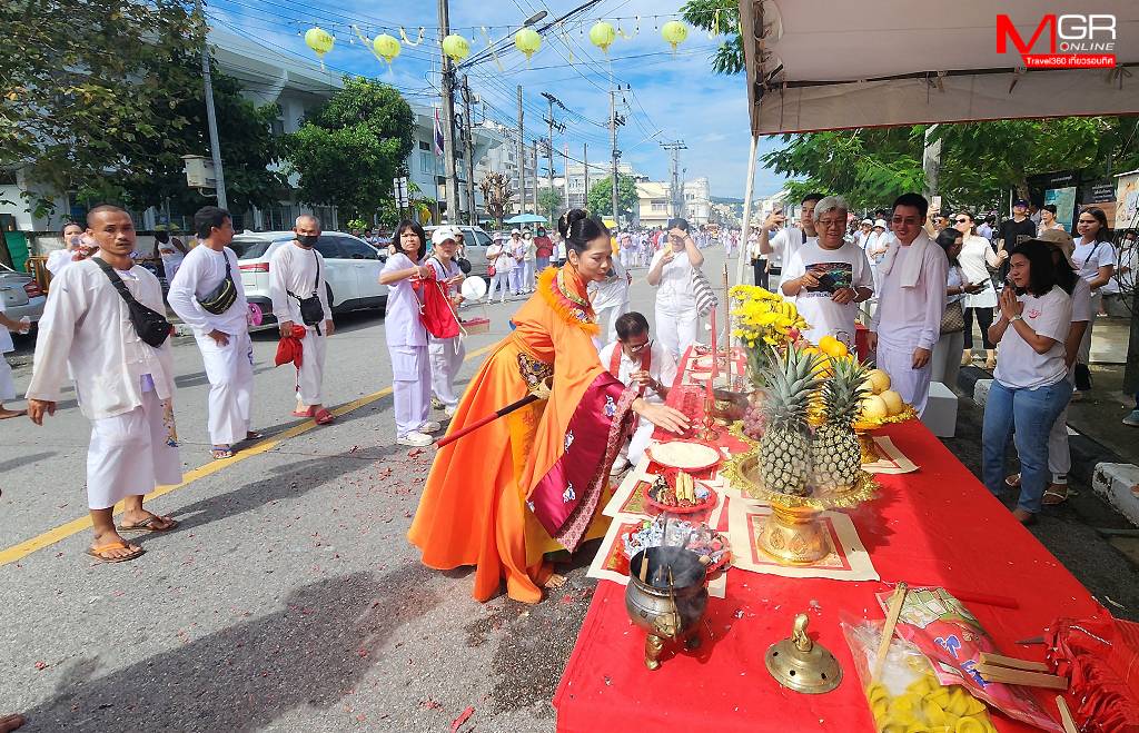 โต๊ะรับพรจากขบวนแห่พระของ ททท. (ปี 68) 