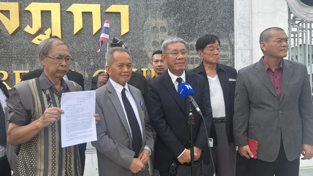 นายสมชัย ศรีสุทธิยากร อดีต กกต.พร้อมกลุ่มสว.สำรอง