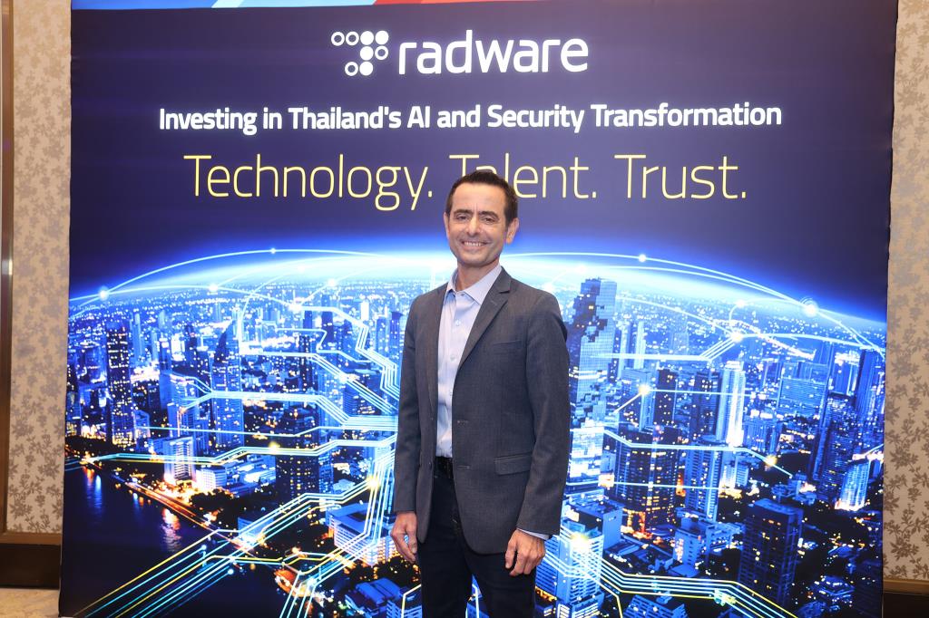 นายฮามม์  เซลิคเฟสกี Haim Zelikovsky ตำแหน่ง VP Cloud Services Business 