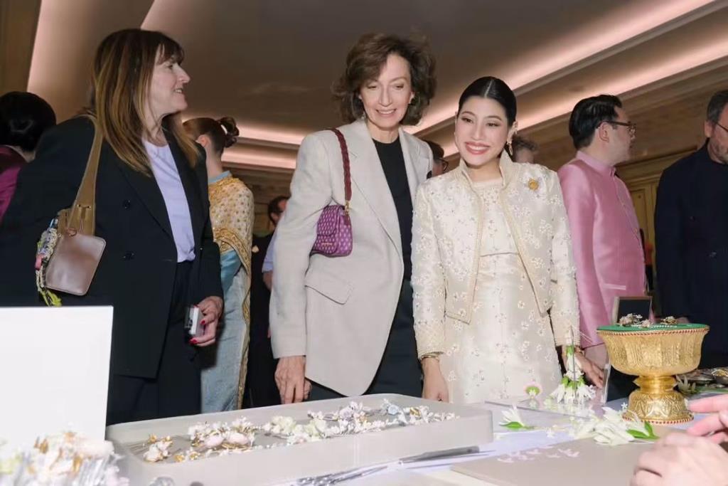 เจ้าฟ้าสิริวัณณวรีฯ ทรงถ่ายทอดองค์ความรู้ “วิวัฒนาการของชุดไทยและผ้าไทย” กลางกรุงปารีส วธ.จัดกิจกรรม