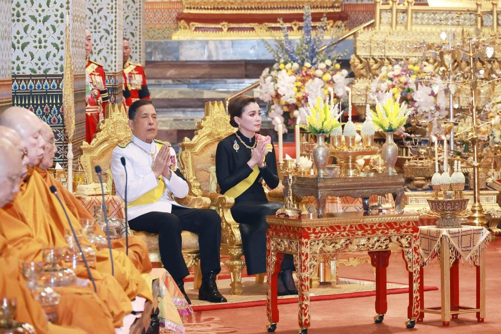 ในหลวง-พระราชินี ทรงบำเพ็ญพระราชกุศลวันนวมินทรมหาราช พุทธศักราช 2569