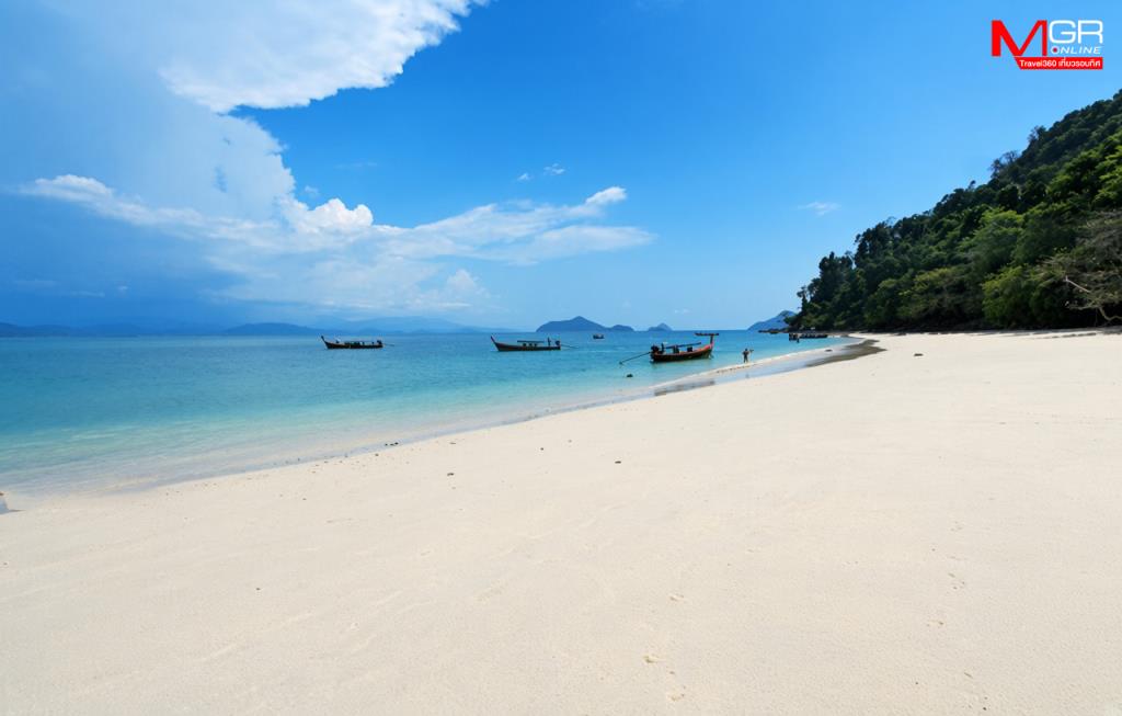 หาดทรายยาวขาวละเอียดดุจแป้งแห่งเกาะค้างคาว