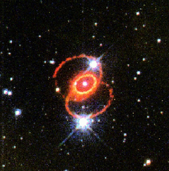 supernova SN1987A ที่ระเบิดเมื่อวันที่ 23 กุมภาพันธ์ ปี 1987 ดาวดวงนี้อยู่ในกลุ่มเมฆ Large Magellanic Cloud ที่อยู่ห่างจากโลก 168,000 ปีแสง ภาพจาก George Sonneborn (Goddard Space Flight Center), Jason Pun (NOAO), the STIS Instrument Definition Team, and NASA/ESA