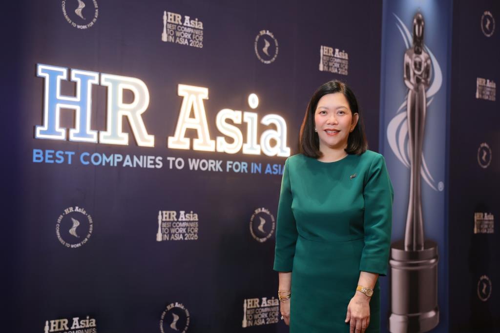 นางสาวเพียงจิต ศรีประสาธน์ รองประธานบริหารอาวุโสฝ่ายทรัพยากรบุคคลและบรรษัทสัมพันธ์ ประเทศไทยและอินโดไชน่า บริษัท ซันโทรี่ เบเวอเรจ แอนด์ ฟู้ด (ประเทศไทย) จำกัด 
