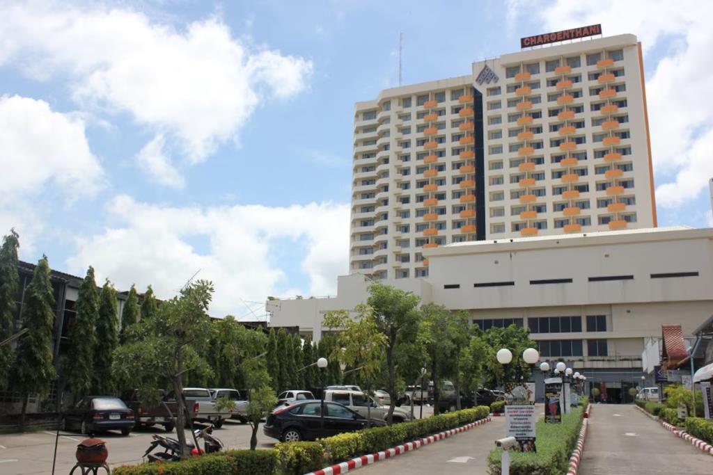 โรงแรมเจริญธานี