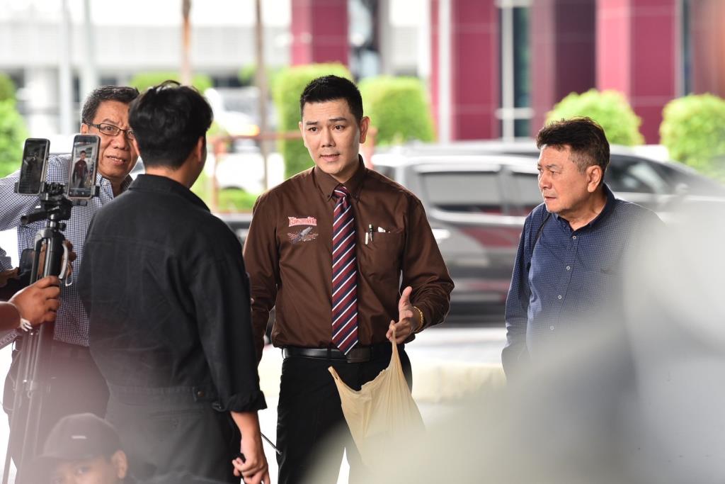 นายภัทรพงศ์ ศุภักษร หรือ “ทนายอั๋น บุรีรัมย์” 