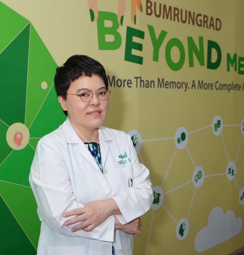 พญ. ลิลลี่ ชัยสมพงษ์ แพทย์เฉพาะทางด้านอายุรศาสตร์และเวชศาสตร์ผู้สูงอายุ