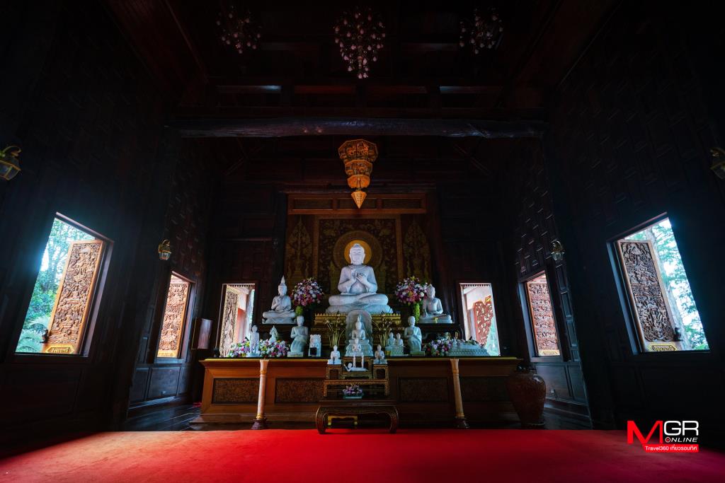 พระพุทธรูปปางปฐมเทศนา ประดิษฐานด้านใน