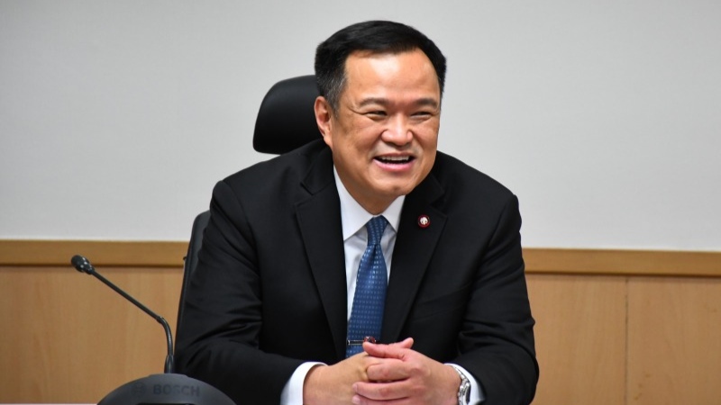 นายอนุทิน ชาญวีรกูล นายกรัฐมนตรี และ รมว.มหาดไทย 