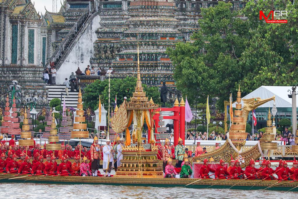 ขบวนพยุหยาตราทางชลมารค ในการพระราชพิธีเสด็จพระราชดำเนินถวายผ้าพระกฐิน ณ วัดอรุณราชวรารามราชวรวิหาร