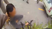 (คลิป)ตำรวจ-ตม.ไล่จับ “จ่าเด้า บุรีรัมย์”เพิ่งประกันตัวคดีขนจีนเข้าไทย บึ่งกระบะขนจีนย้อนศรหนีด่านฯเชียงแสนซ้ำ