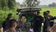 (คลิป)ตร.ไล่สกัดจับคู่หูคนโคราช เช่ารถขนยาบ้าเกือบ 3 ล้านเม็ดเลาะชายแดนแม่สาย-เชียงแสน