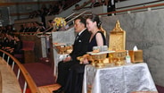 ในหลวง-พระราชินี ทอดพระเนตรการแสดงบัลเลต์ เรื่อง “โรมิโอ แอนด์ จูเลียต”  ถ่ายทอดความรัก ความขัดแย้ง ผ่านบทสรุปอันตราตรึง