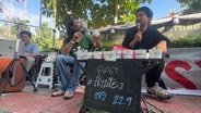 ภาคประชาชนปักหลักแคมป์ปิ้งหน้า กกต.เชียงใหม่ รอลุ้นสั่งฟ้อง 229 ผู้ถูกกล่าวหาเอี่ยวฮั้ว สว.