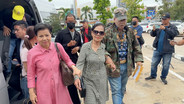 (คลิป)&ldquo;ป้าดา&rdquo; พร้อมพวกขึ้นโรงพักรับทราบข้อกล่าวหา &ldquo;ลุงแหวน&rdquo; เสียงแข็ง อ้างโอนที่ดินทำไม่ได้เพราะวัดตั้งโดยมิชอบ