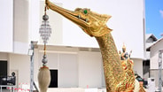 สำนักพระราชวังและกองทัพเรือ ประกอบเครื่องสูง “เรือพระที่นั่งสุพรรณหงส์”