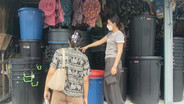 ศรีราชาวุ่น! ชาวบ้านแห่ซื้อถังเก็บน้ำสำรอง หลัง กปภ.หยุดจ่ายน้ำ 48 ชั่วโมง เร่งซ่อมท่อใหญ่ 800 มม. ระดมทีมทำงานตลอดวัน