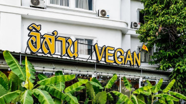 ตำมัง ร้านวีแกนเจ้าแรกและเจ้าเดียวในไทยที่ได้รับการยกย่องจากมิชลินไกด์ ปั้นอาหารอีสานจากพืช 100%