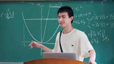 พ่อแม่แห่ซื้อ! 'เทพเหวย' อัจฉริยะคณิตศาสตร์จีน เปิดตัวหนังสือแบบฝึกหัด ยอดขายทะลุ 26,000 เล่มใน 4 วัน