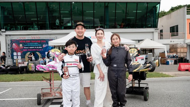 “เบนซ์ พริกไทย” ปลื้มลูกชาย “น้องแมคลาเรน” คว้าแชมป์โกคาร์ตสนามที่ 2 เดินหน้าสู่เส้นทางนักแข่งเยาวชน