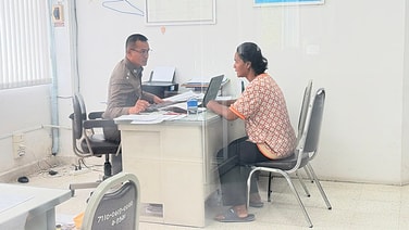 ทนทุกข์มากว่า 10 ปี! แม่แจ้งจับลูกชายทาสยานรก คลั่งทำร้ายแม่ตบแก้วหูแตก-ขู่ฆ่าตายาย ขโมยของในบ้านขายซื้อยาบ้าเสพ
