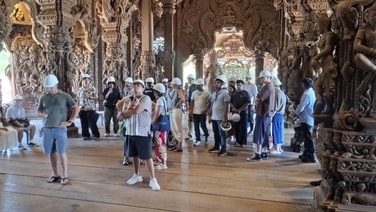 ทหารเรือสหรัฐฯ ไม่ได้มีแค่เที่ยวกลางคืน! บุกแลนด์มาร์กพัทยา ชมปราสาทสัจธรรม-ทำกิจกรรม เงินสะพัดวันละแสน