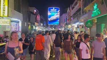 เริ่มหนาตา! ทหารเรือสหรัฐฯ ออกท่องราตรีพัทยาคืนที่ 2 จับจ่ายคึกคัก “Walking Street” กลับมามีสีสัน