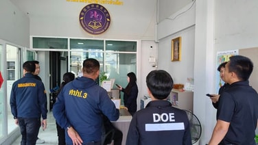 จัดหางาน-ตม.ชลบุรีบุกโรงเรียนสอนภาษา รวบ 2 สาวจีน รับจ้างทำคอนเทนต์โปรโมตลงแอปจีน พบ 1 รายไม่มีใบอนุญาต อีก 1 รายทำงานไม่ตรงนายจ้าง
