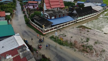 (คลิป)&ldquo;เชียงคำ พะเยา&rdquo;โกลาหลตอนตีสอง!ฝนถล่มทั้งคืน น้ำป่าทะลัก ชาวบ้านเผยอยู่มาหลายสิบปีเพิ่งเจอครั้งแรก