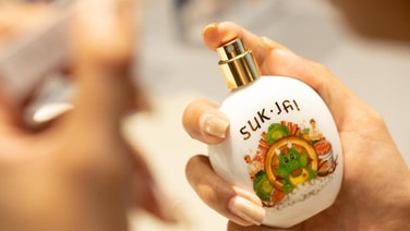 “สุข(ก)ใจ SUK JAI” น้ำหอม Limited Edition แรงบันดาลใจจากรอบโต๊ะอาหาร โดย บาร์บีคิวพลาซ่า &amp;#215; SIAM 1928
