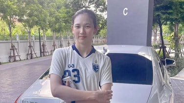 ความสำเร็จจากหยาดเหงื่อ ดาวตบสาว “ยูฟ่า-ดลพร” ถอยรถเบนซ์คันงาม พร้อมฝากตัวเป็นมือใหม่หัดขับ