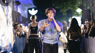แอลลี่ - แบมแบม โชว์สุดเอ็กซ์คลูซีฟกลางทรงวาด ในงาน DENIM IN THE STREET