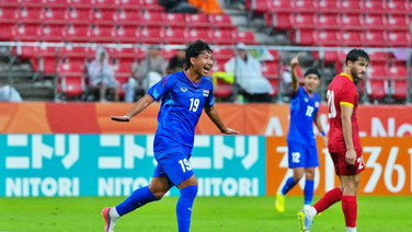 ช้างศึกยู-23 โกงตาย ตาม 0-2 แซงชนะคีร์กีซสถาน 3-2  &ldquo;ปริพรรษ์&rdquo; ฮีโร่ยิง 2 ลูกใน 4 นาที ช่วยไทยประเดิมชัยเอเชียนเกมส์