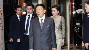 สัมพันธ์ใกล้ชิด! ในหลวง-พระราชินี ทรงวางพวงมาลา อนุสาวรีย์วีรชน และ แสดงความเคารพต่อประธานโฮจิมินห์