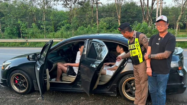 ตร.ทางหลวงชุมพรสกัดจับชาวจีน 2 ราย เข้าเมืองผิดกฎหมาย  พัวพันแก๊งสแกมเมอร์ คนขับสารภาพรับงานผ่านแอปฯ ZERO ค่าจ้าง 2 หมื่น รับจากสมุทรปราการส่งนครศรีฯ