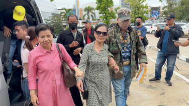 (คลิป)“ป้าดา”พร้อมพวกขึ้นโรงพักรับทราบข้อกล่าวหา “วรเดช”กร้าวโอนที่ดินทำไม่ได้เพราะวัดตั้งโดยมิชอบ