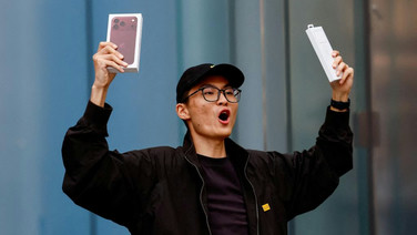 วิเคราะห์คิวหน้าร้าน Apple แถวรอซื้อ iPhone แน่น แต่ลักษณะ-แรงจูงใจเปลี่ยนไปแล้ว
