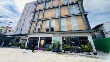 ยังไม่รื้อ &ldquo;ชาบัด ป่าตอง&rdquo;   ต่อเติมลานจาดรถ เป็นร้านอาหาร-คาเฟ่  ผู้ว่าฯ ยันครบ 30 วัน ไม่ดำเนินการ ต้องแจ้งความดำเนินคดี
