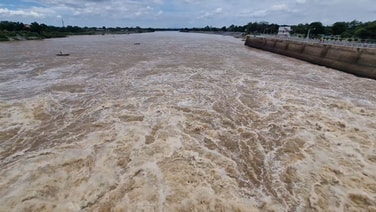 กรมอุตุฯ ยันไม่มี “มหาอุทกภัย" ใน 120 ชม. แต่ฝนตกหนักถึงหนักมากจริง เตือน “อยุธยา-สิงห์บุรี” ยกของขึ้นที่สูง