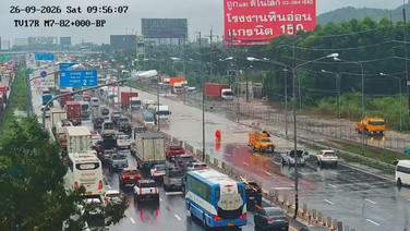 มอเตอร์เวย์ M7 น้ำท่วม! ช่วงกม.81+900 พื้นที่บ้านหนองข่า อ.ศรีราชา รถผ่านไม่ได้