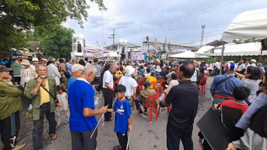 เต็มพื้นที่! เวที "เอาประเทศไทยของเราคืนมา" หาดใหญ่ หลายจังหวัดแห่ร่วมงาน