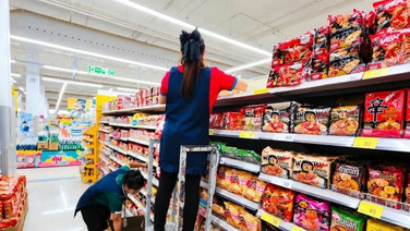 ของเต็มชั้นวาง! “พาณิชย์”ประสานผู้ประกอบการ ห้าง ร้านสะดวกซื้อ เติมสินค้า อย่าให้ขาด อย่าให้พร่อง