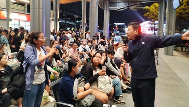 “ภัทร&amp;#8203;พงศ์&amp;#8203;” พร้อมทีม ทล.-ทช.ลงพื้นที่ จัดรถเร่งระบายผู้โดยสารเกือบ 400 คนหน้าฟิวเจอร์&amp;#8203;พาร์ค&amp;#8203;รังสิต